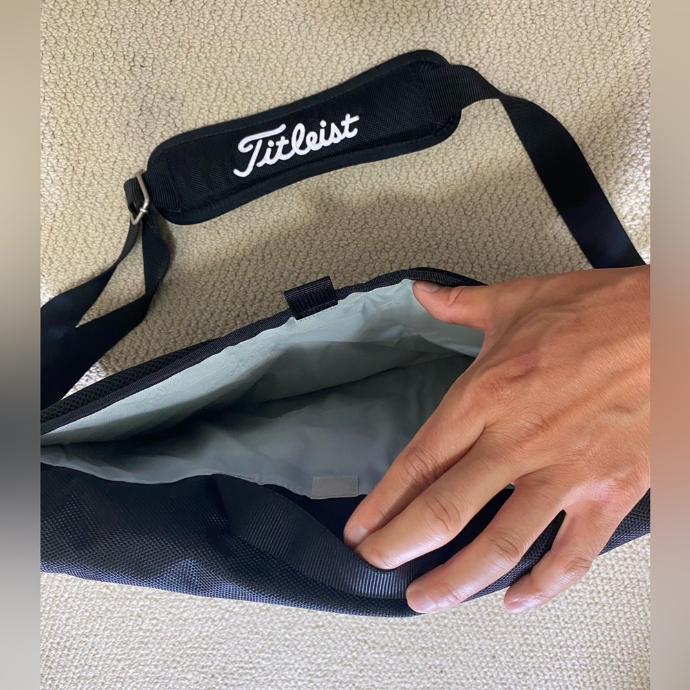 SOLD- Titleist Laptop Messenger Travel Bag. Excellent Condition. - Picture 7 of 13
